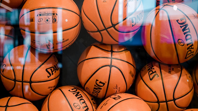 哈兰德荣获英超月度最佳球员奖项庆祝瞬间