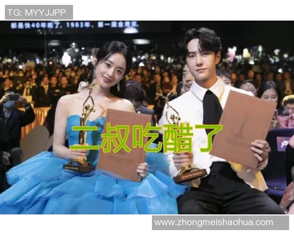 中国女星与足球明星亲密合影展现魅力与风采引发粉丝热议